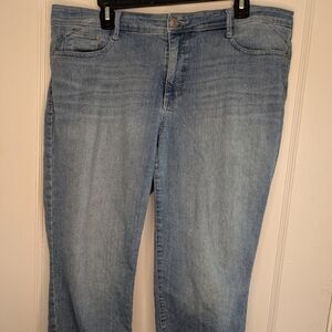 Women's Size 14 Capri Straight Leg Light Wash Blue Jeans Used Good Condition